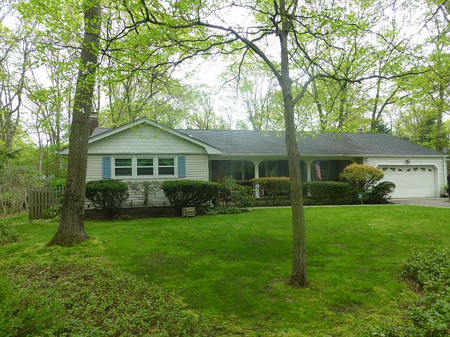 1st image of 9 Clover Dr