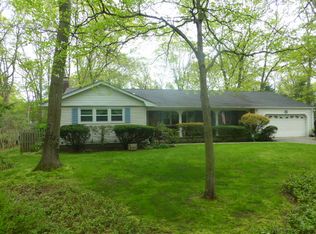 9 Clover Dr, Smithtown, NY 11787