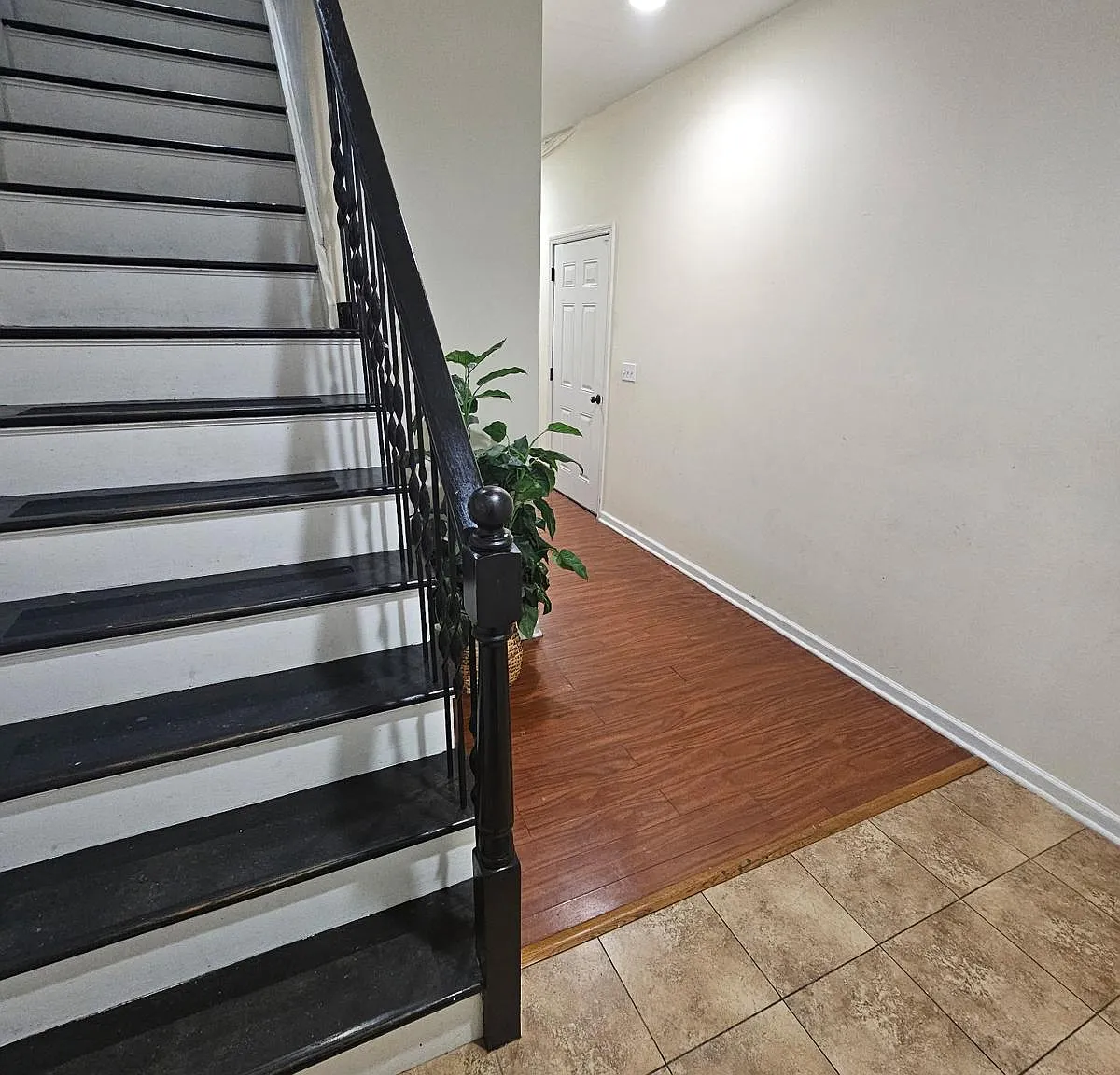 3 bed, 2000 sqft, $3,800 — Photo 2