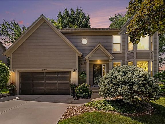 3rd image of 15249 W 139th Ter