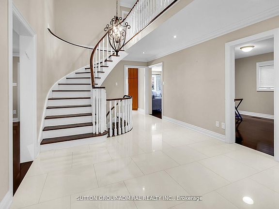 5th image of 25 Grenadier Cres