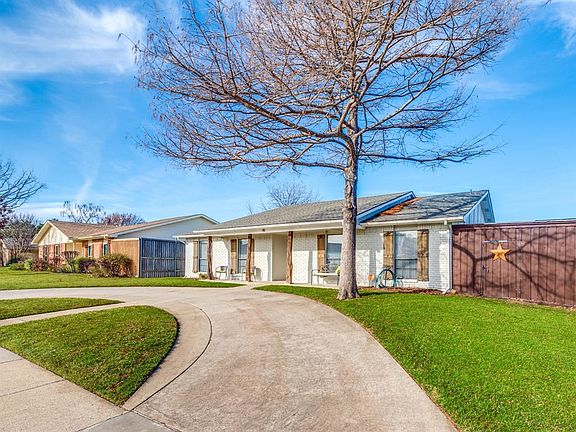 3rd image of 813 Stonetrail Dr