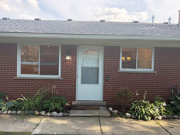 3rd image of 3875 Devon Rd #9