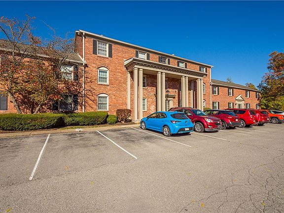 3rd image of 110 Jamestown Dr APT D