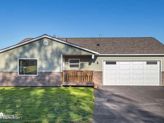 2nd image of 874 Elaine Dr