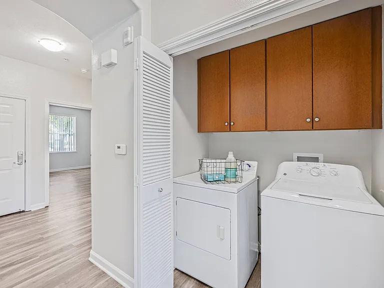 Kensington Apartments — Photo 15