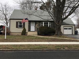 132 Old Field Ln, Milford, CT 06460