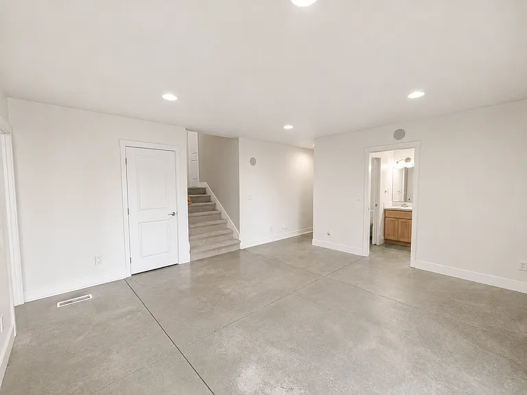 1821 NW Iowa Ave — Photo 30