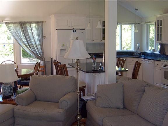3rd image of 51 Camelot Rd