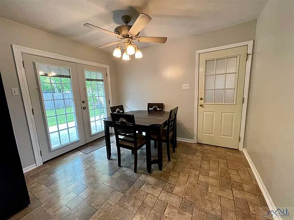 5th image of 305 Idlewild Dr