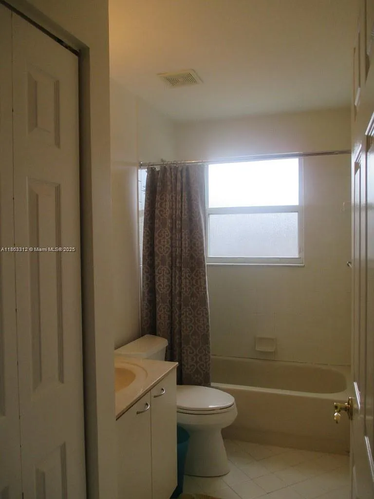 3 bed, 2391 sqft, $3,900 — Photo 3