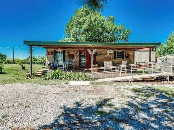 10755 Cedarwood St, Hinton, OK 73047