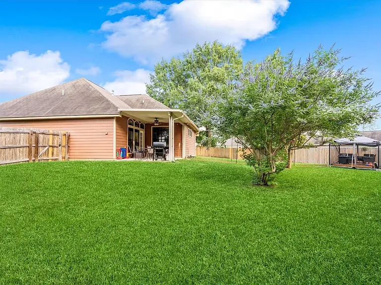 976 Northampton Dr — Photo 35