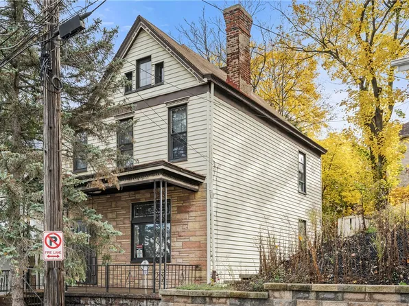1908 Berdella St, Pittsburgh, PA 15220