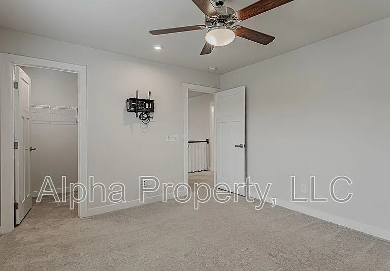 921 Saint Elmos Ct — Photo 22