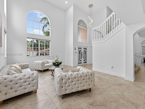 5th image of 1033 NE 35th Ave