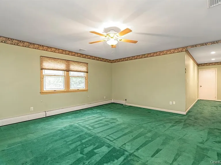 709 Carlyle St — Photo 17