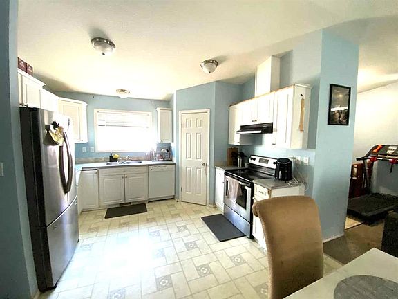 4th image of 220 W 16th St E