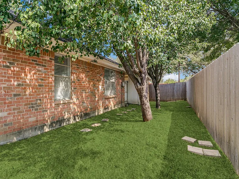 980 Meadow Cir S — Photo 11