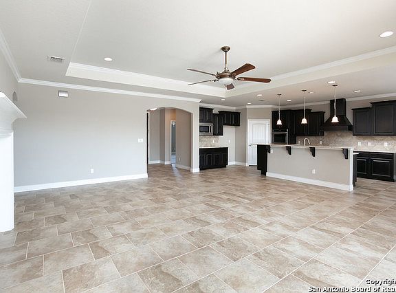 4th image of 4218 Hillglen Way