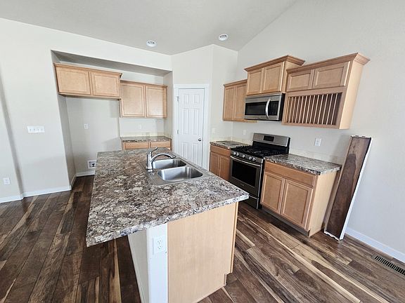 3rd image of 10604 Alpine St
