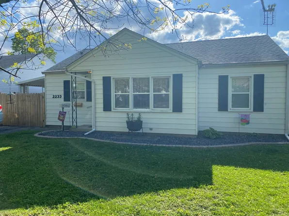 2233 S 1st St, Springfield, IL 62704