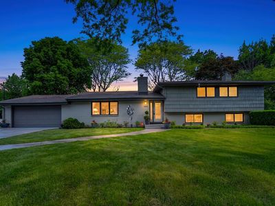 250 W Suburban COURT, Fox Pt, WI, 53217