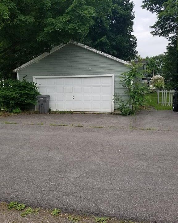 2nd image of 313 W Thomas St