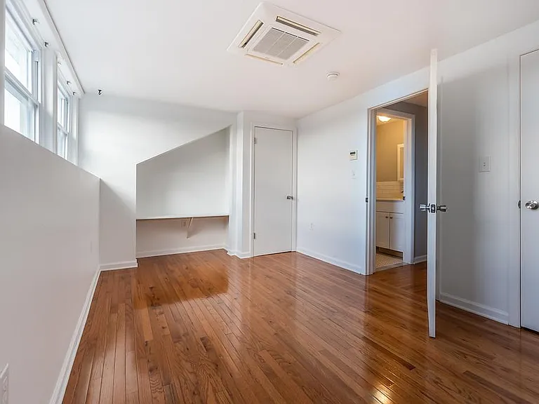 247 Warren St #7 — Photo 10