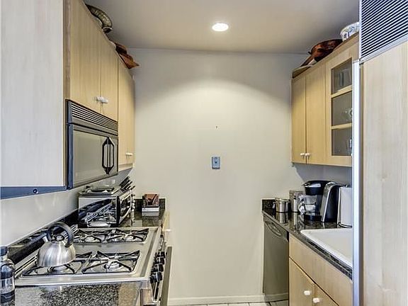 5th image of 160 W 66th St APT 19H