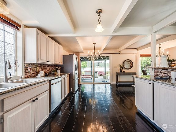 5th image of 2115 Westlake Drive SE