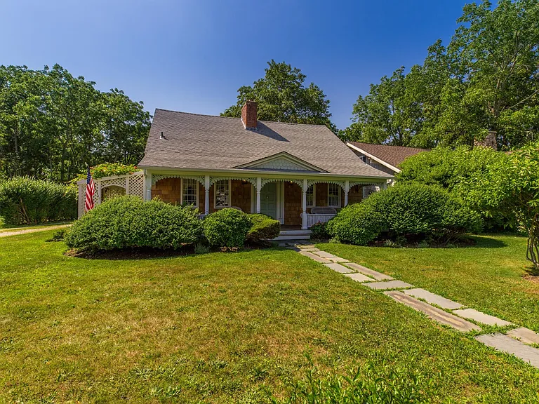 8295 Main Rd — Photo 2