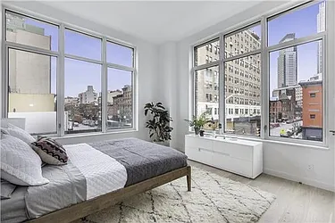 Rented by New York Casas Ltd.