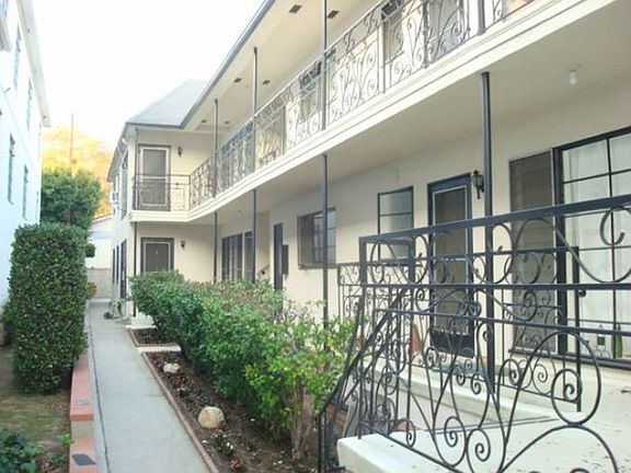 2nd image of 4215 Los Feliz Blvd #1B-1Ba-700Sqft