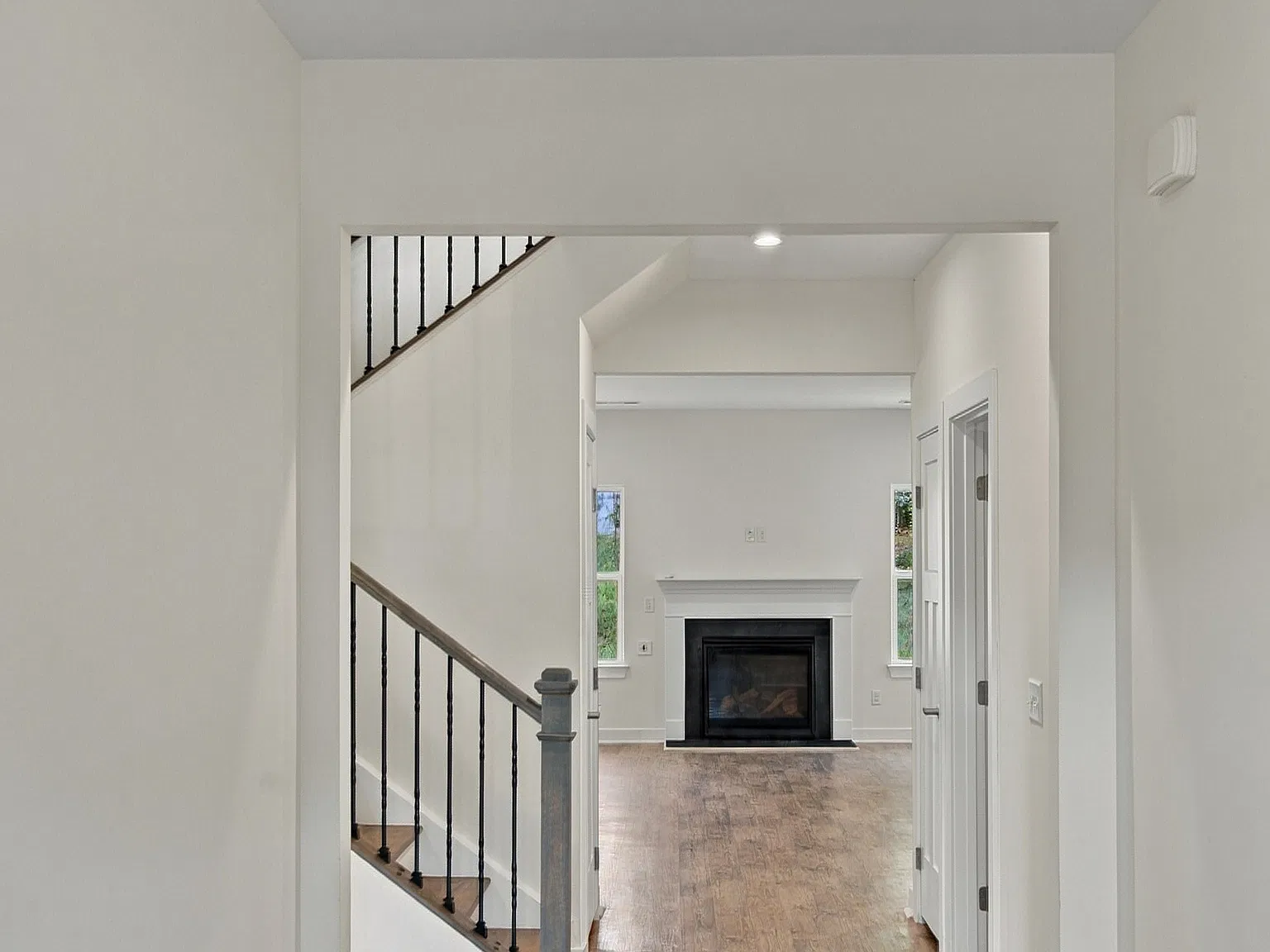 5 bed, 2969 sqft, $3,995 — Photo 3