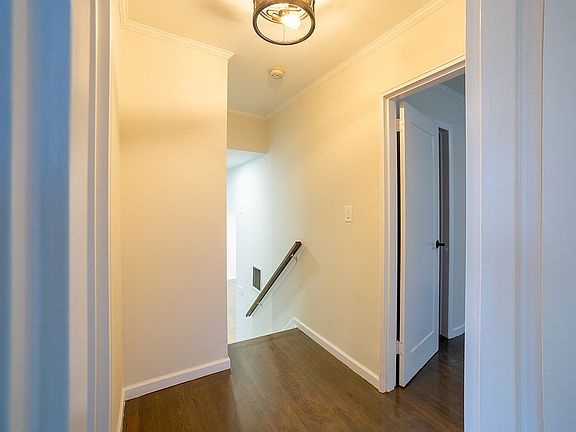 3rd image of 6 Dartmouth Dr