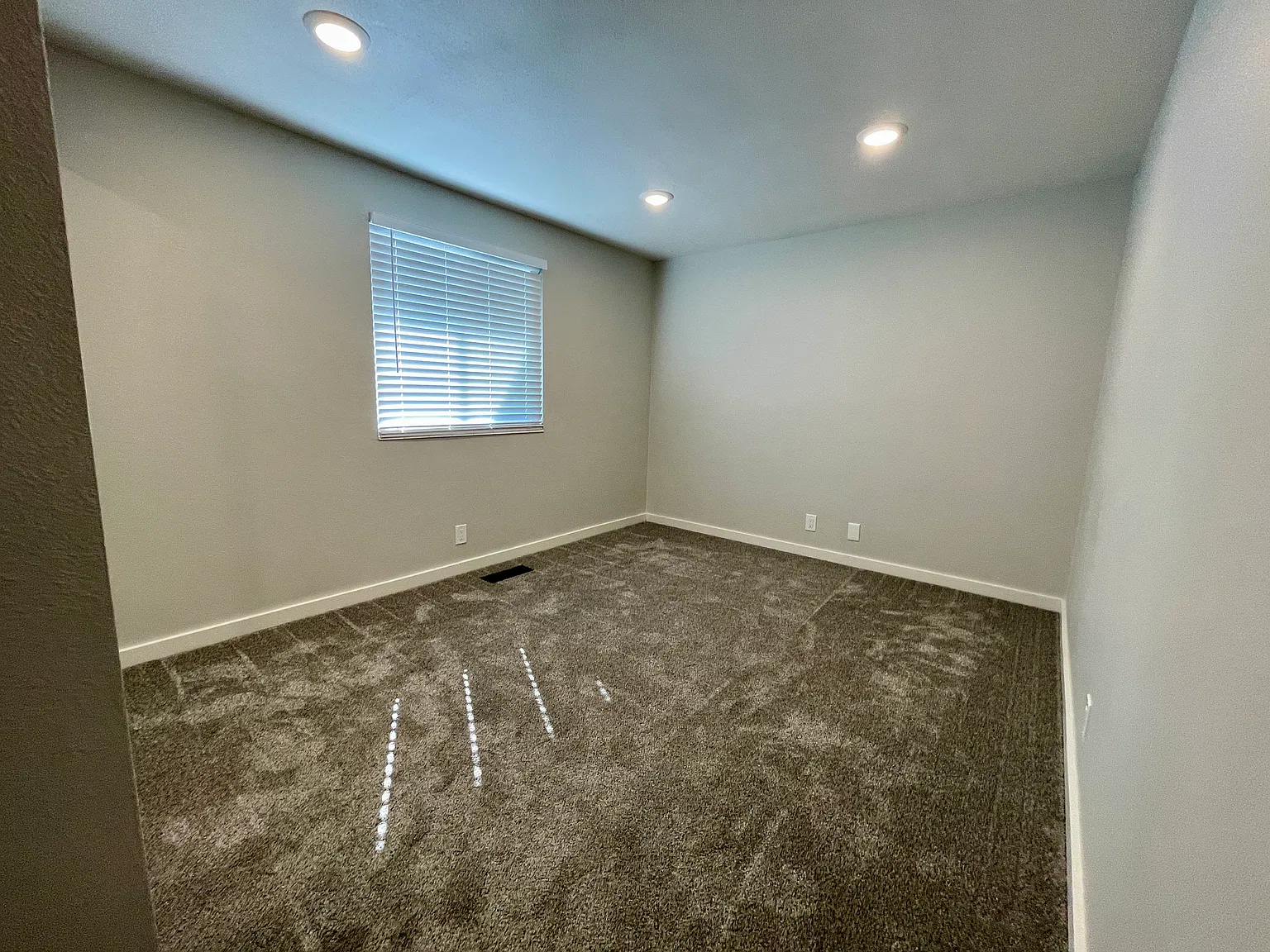 5 bed, 2.5 bath, 2555 sqft, $2,600 — Photo 4