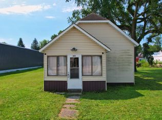 305 E Goss St, Kentland, IN