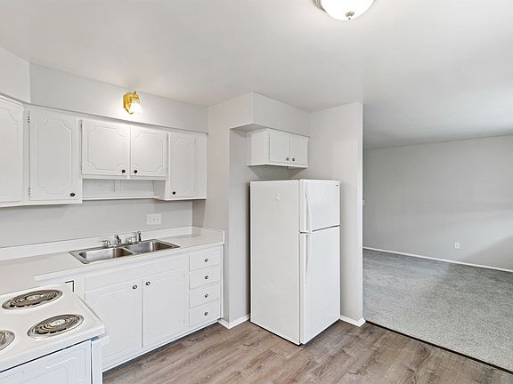2nd image of 320 E River St #1B-1Ba