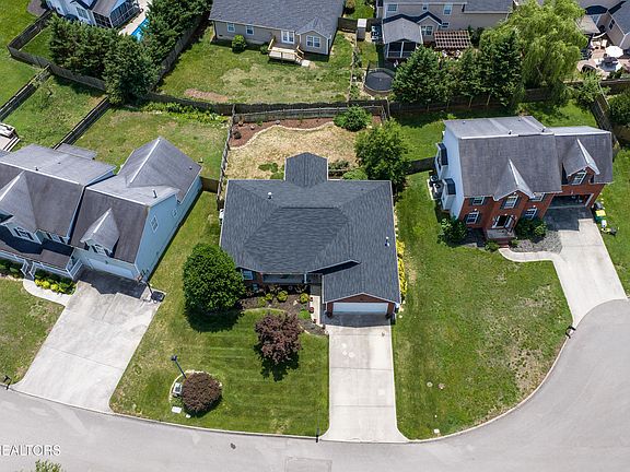 4th image of 5712 Capeside Ln
