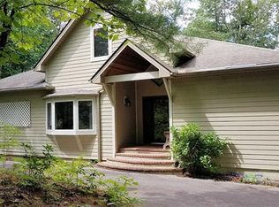 310 Thomas Rd, Hendersonville, NC 28739