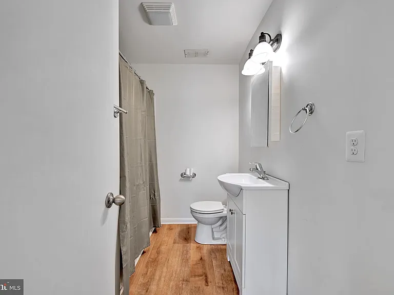 811 Seagrove Rd E #811 — Photo 7
