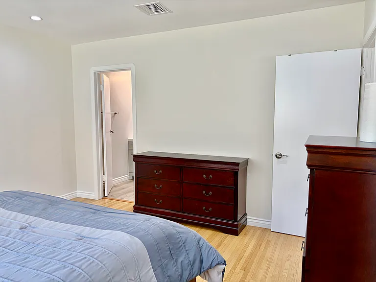 4506 Bakman Ave — Photo 22