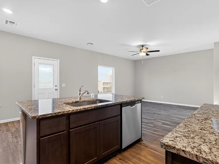 1712 Amaranth Ln — Photo 12