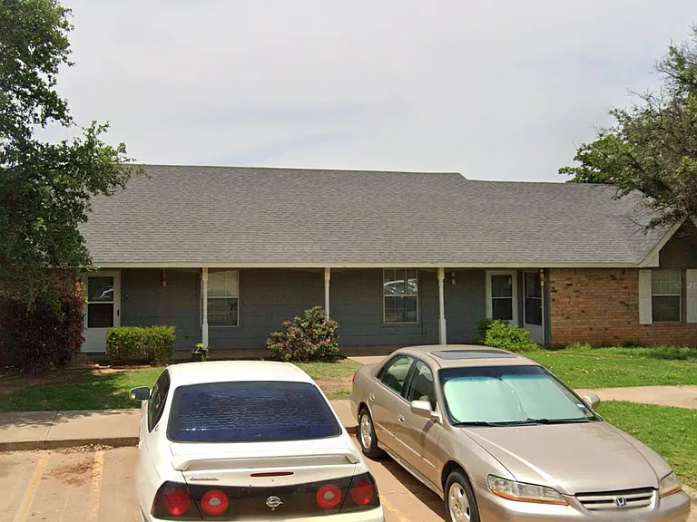 1601 S Wicker Ave — Photo 6