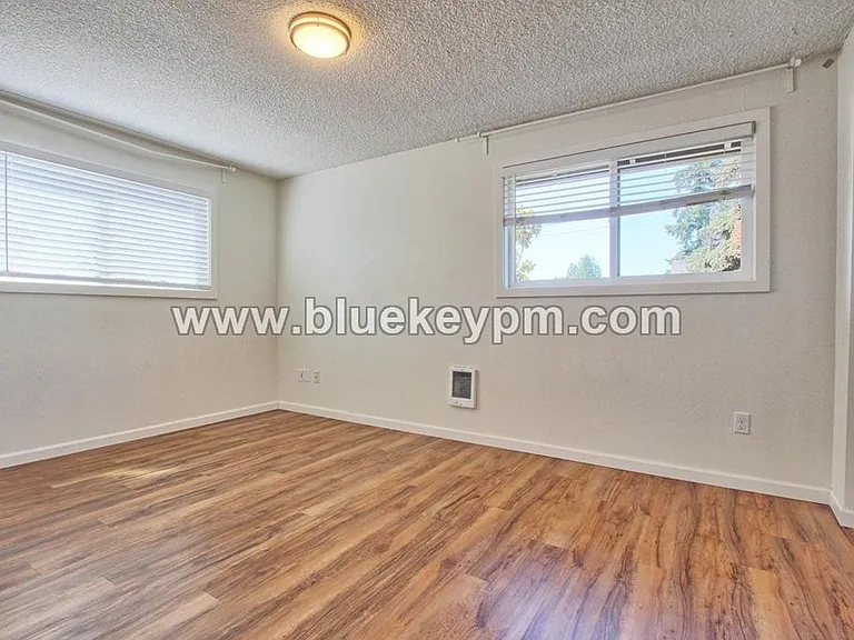 7865 SE Milwaukie Ave — Photo 9