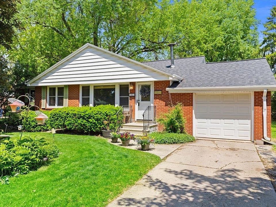 1st image of 151 E Briar Ln