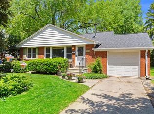 151 E Briar Ln, Green Bay, WI 54301