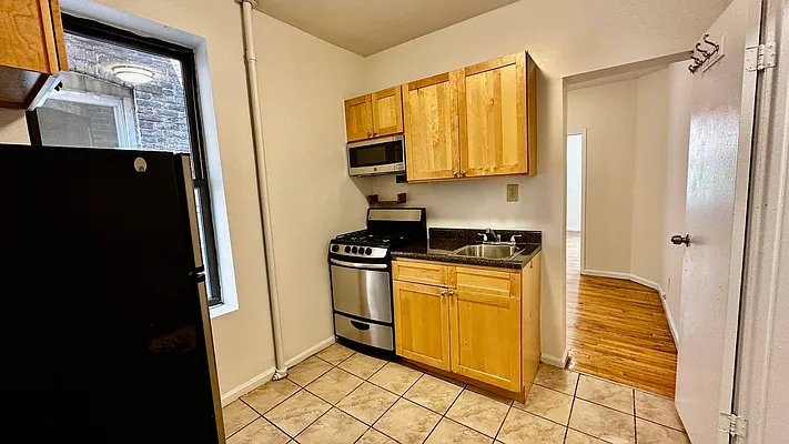 Rented by HOLTON REAL ESTATE INC. | media 9