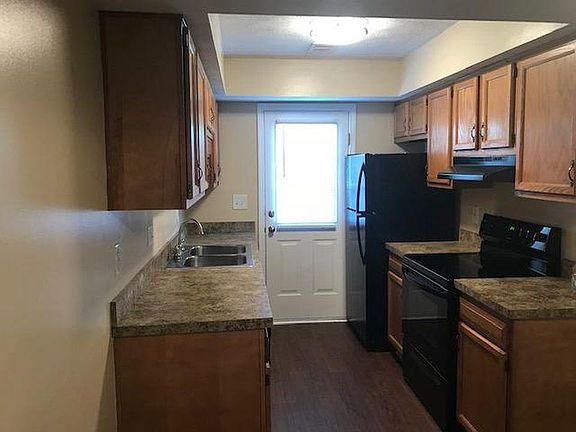 3rd image of 218 Pinnacle Ct